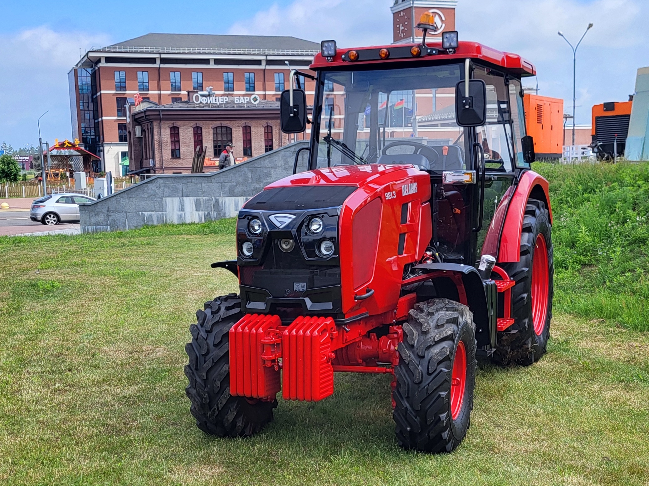 Трактор садовый БЕЛАРУС-921.3 (модернизированный) - фото 1