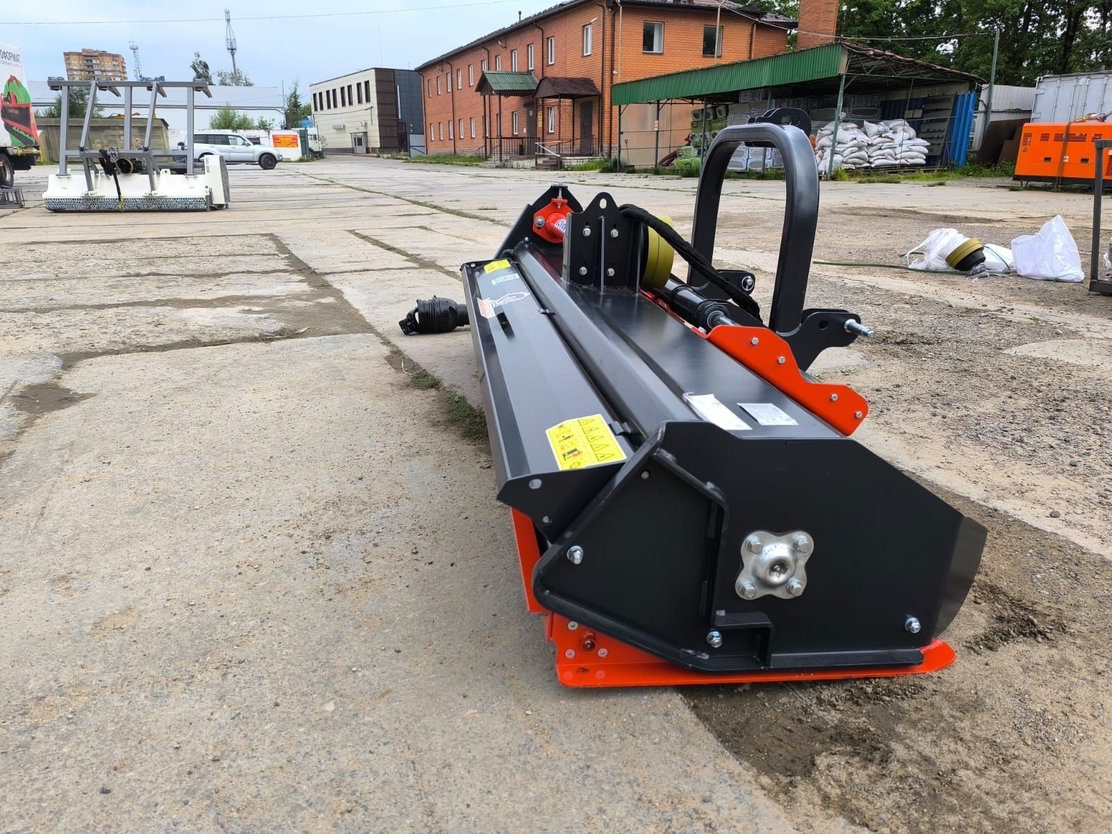 Мульчер измельчитель EFCGHMZ 220 - фото 1