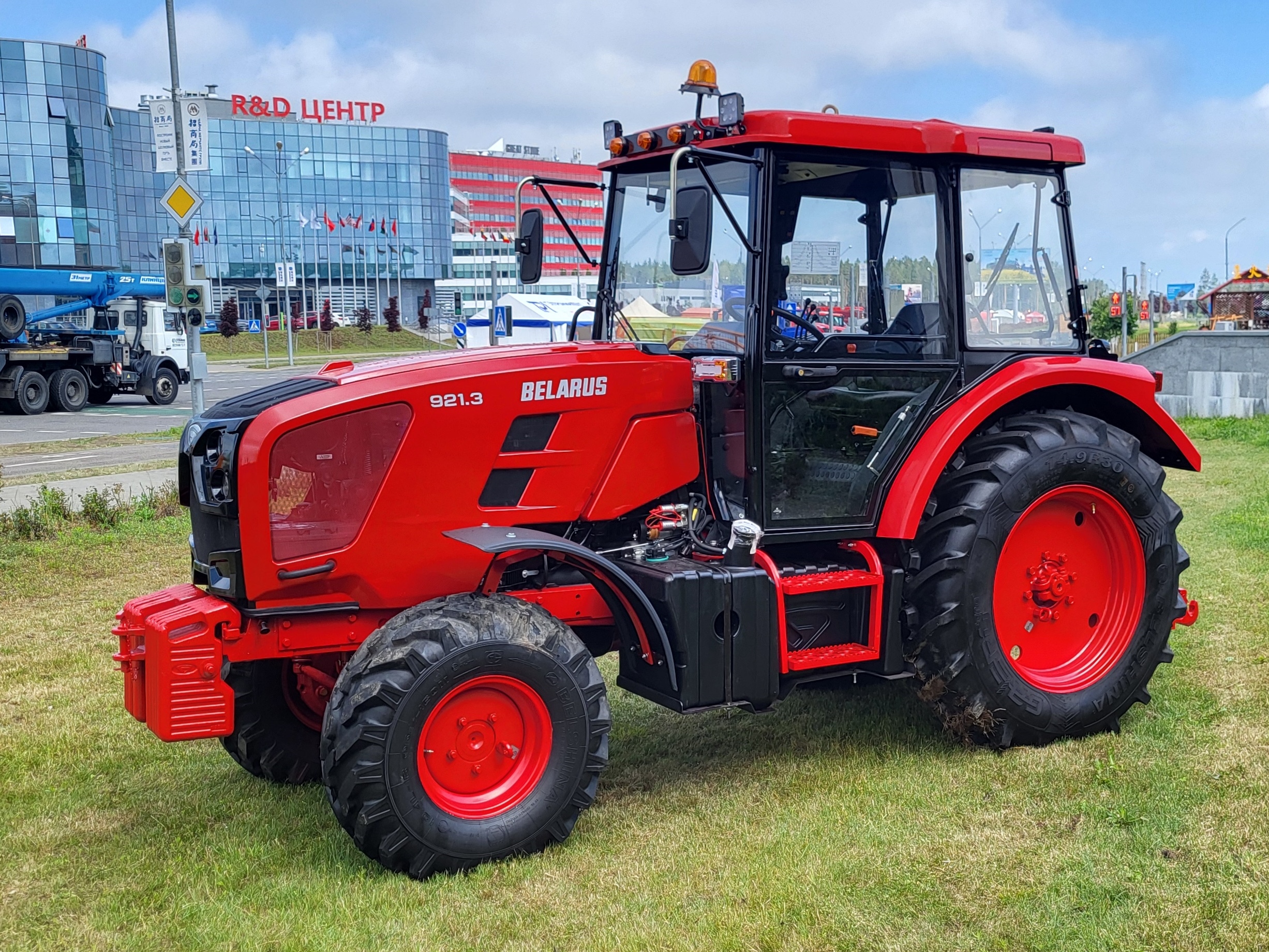 Трактор садовый БЕЛАРУС-921.3 (модернизированный) - фото 2