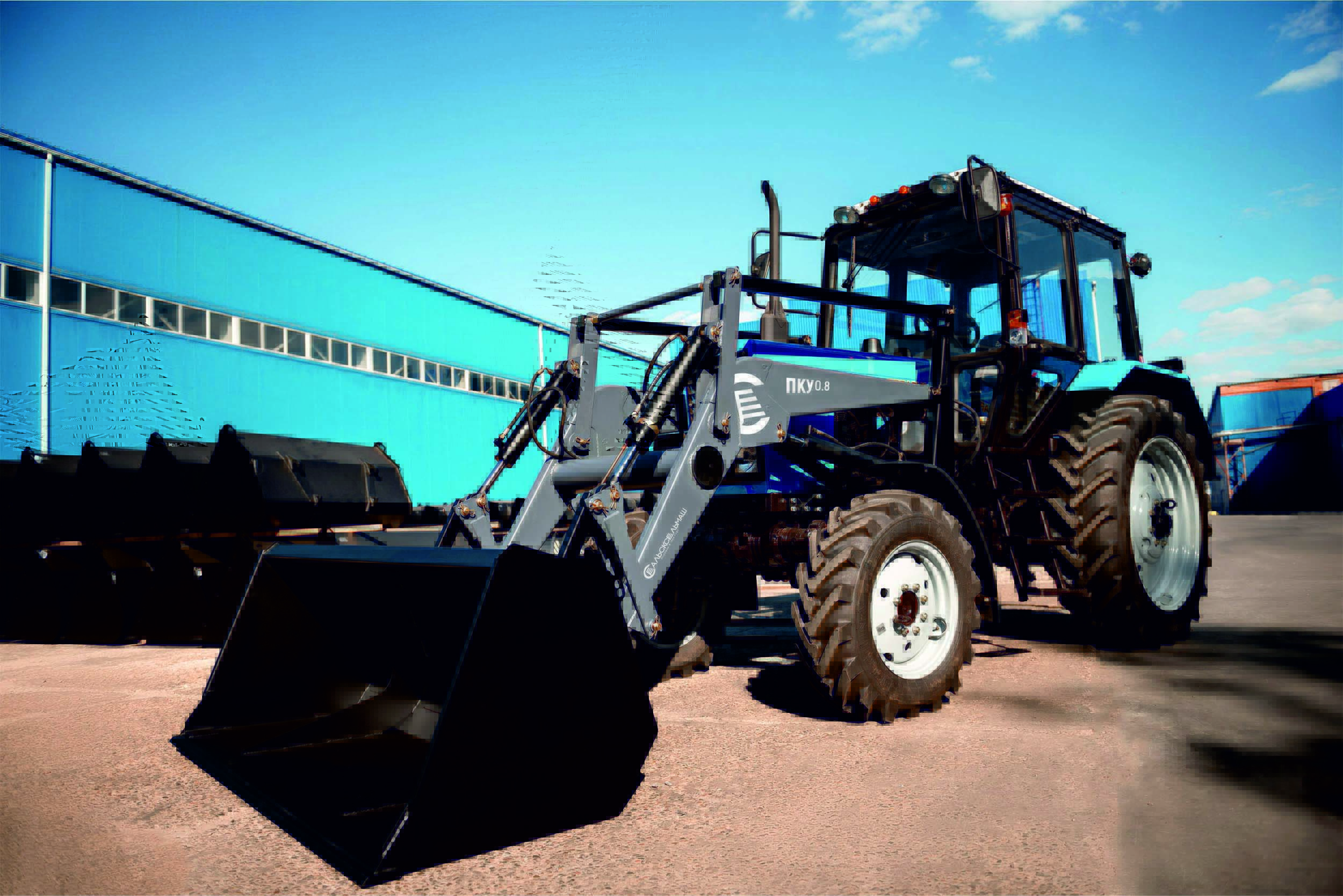 Погрузчик фронтальный ПКУ-0,8 - фото 1